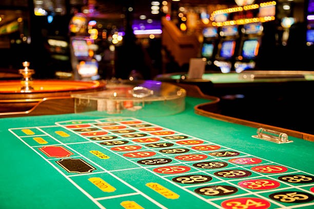 Nolimit City bonus feature trigger showing free spins and multiplier progression